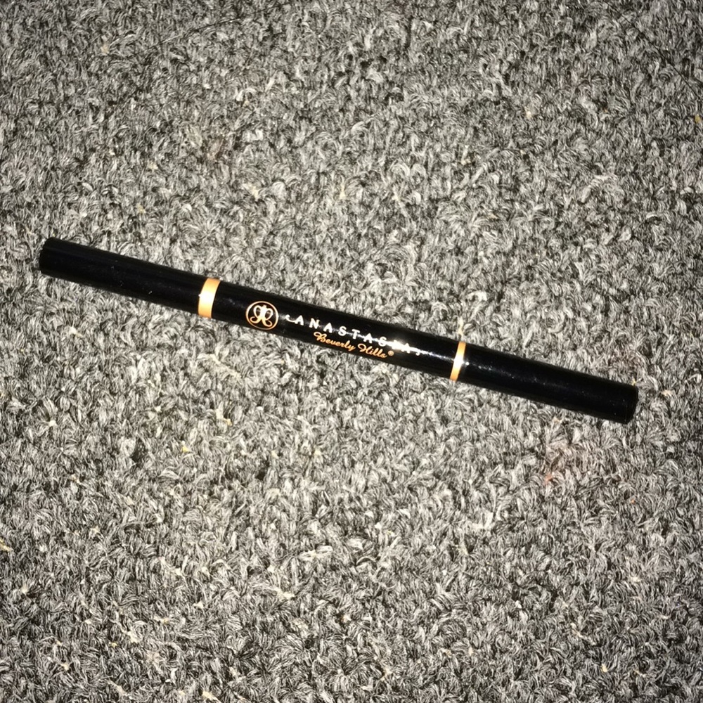 Anastasia Beverly Hills Brow Definer